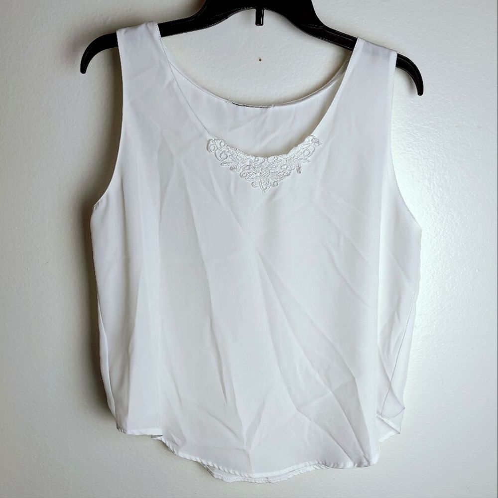 VTG Y2K Impressions of California White Embroidered Shell Camisole Tank Top, L